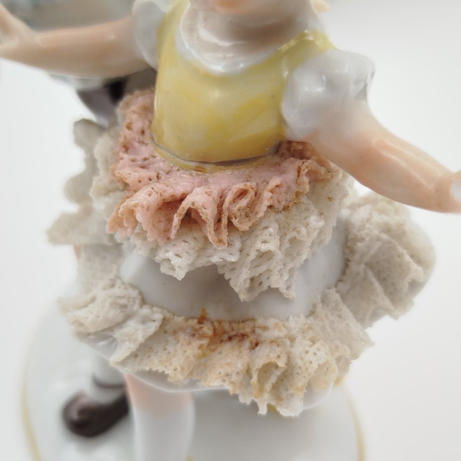 Статуэтка "Дети на лугу", фарфор, кружевной фарфор, роспись, Unterweissbach Werkstätten (Унтервайсбах), Германия, 1940-1948 гг.