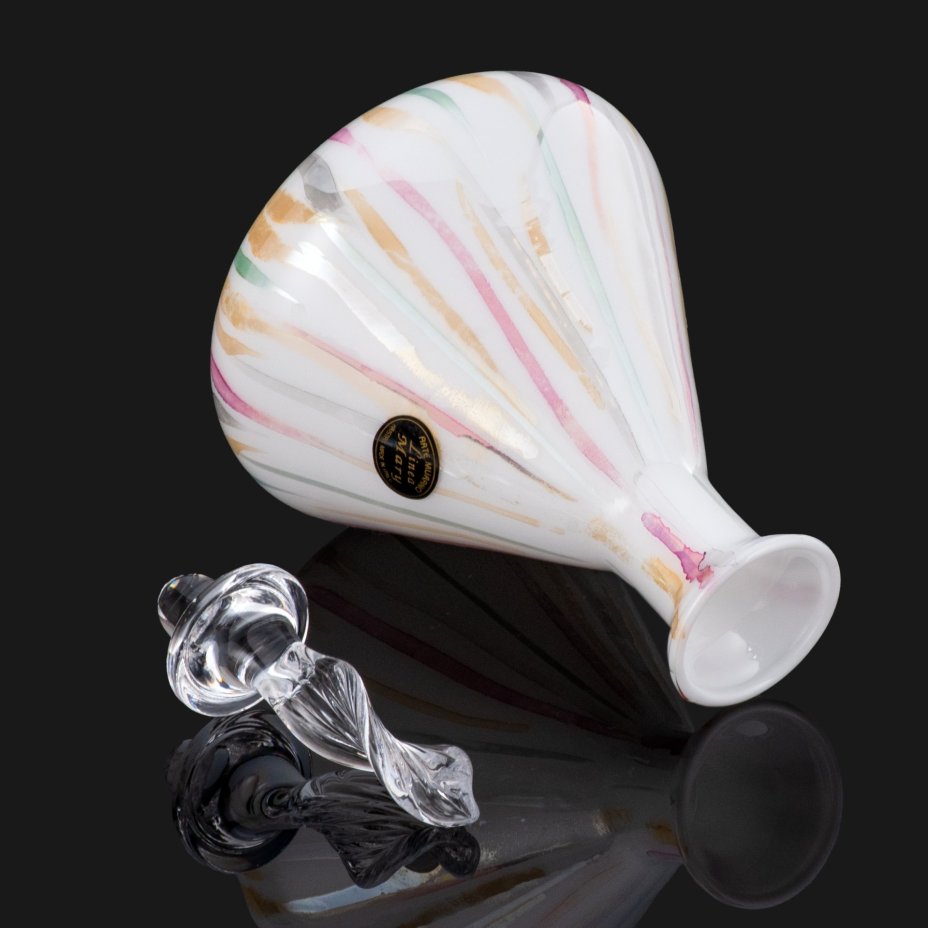 Флакон молочного цвета с разноцветными полосами и витиеватой пробкой, Linea Mary