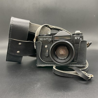 Фотоаппарат "Зенит-ЕТ" с объективом "Гелиос 44-2" в оригинальном кофре, Минский механический завод им. С.И. Вавилова  (БелОМО)
