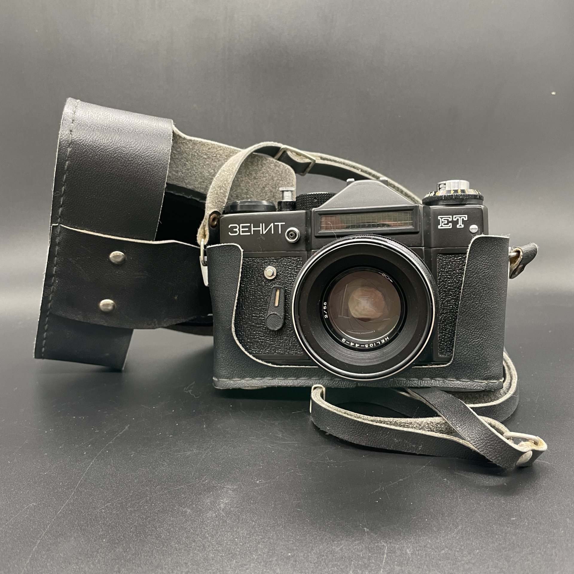 Фотоаппарат "Зенит-ЕТ" с объективом "Гелиос 44-2" в оригинальном кофре, Минский механический завод им. С.И. Вавилова  (БелОМО)