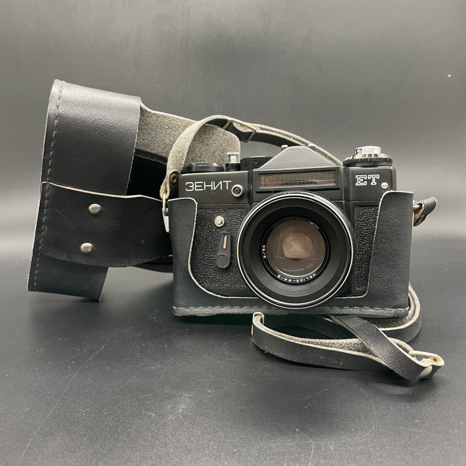 Фотоаппарат "Зенит-ЕТ" с объективом "Гелиос 44-2" в оригинальном кофре, Минский механический завод им. С.И. Вавилова  (БелОМО)