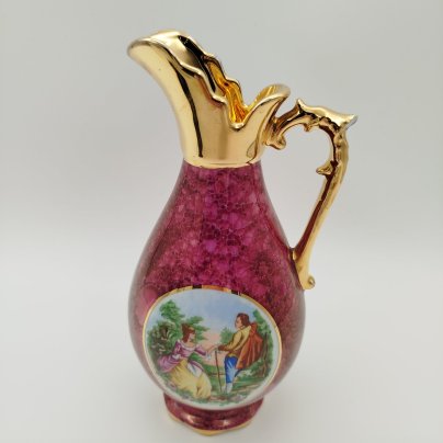 Графин, украшенный изображением галантной сцны в медальоне, фарфор, деколь, золочение, Limoges, Франция, 1980-2000 гг.