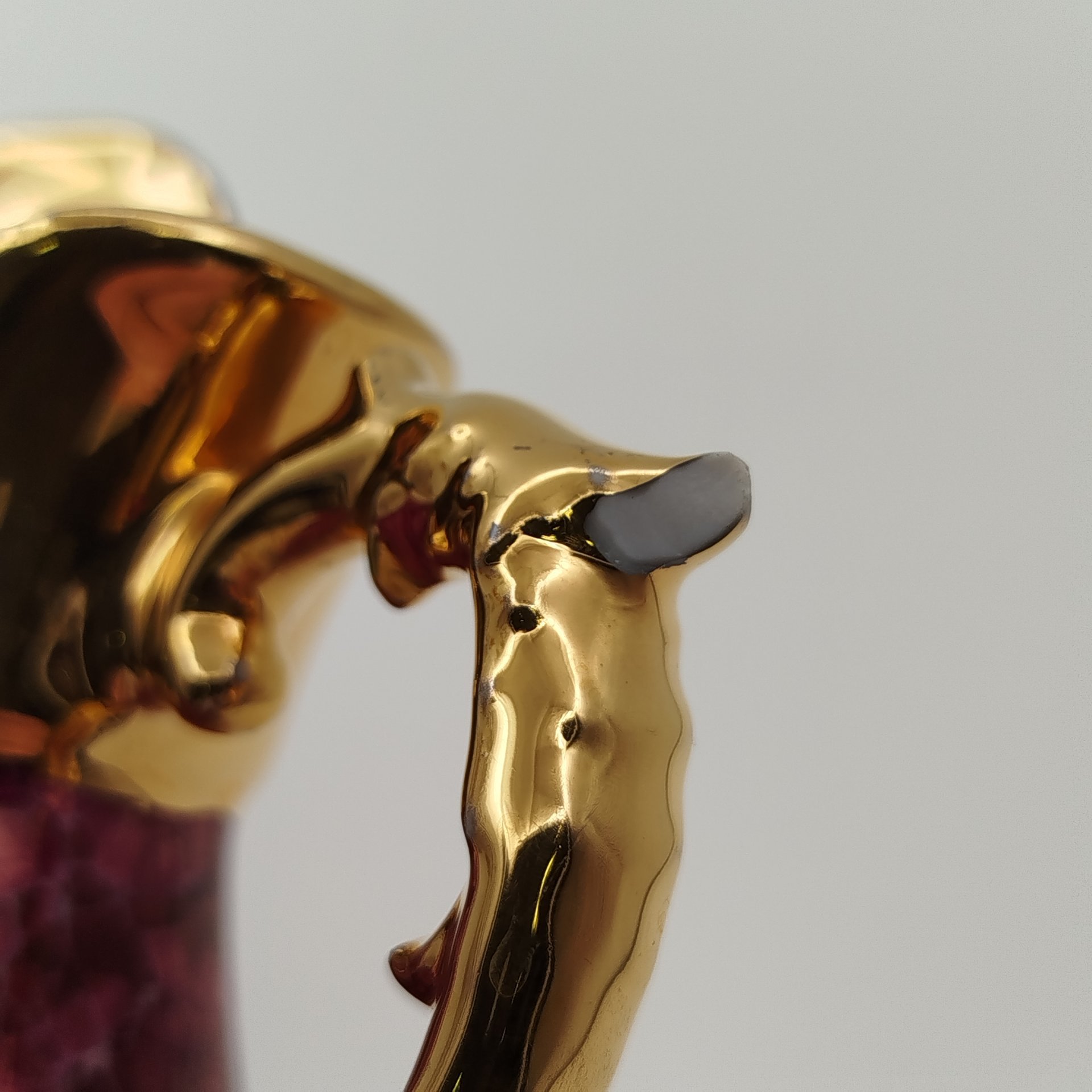 Графин, украшенный изображением галантной сцны в медальоне, фарфор, деколь, золочение, Limoges, Франция, 1980-2000 гг.