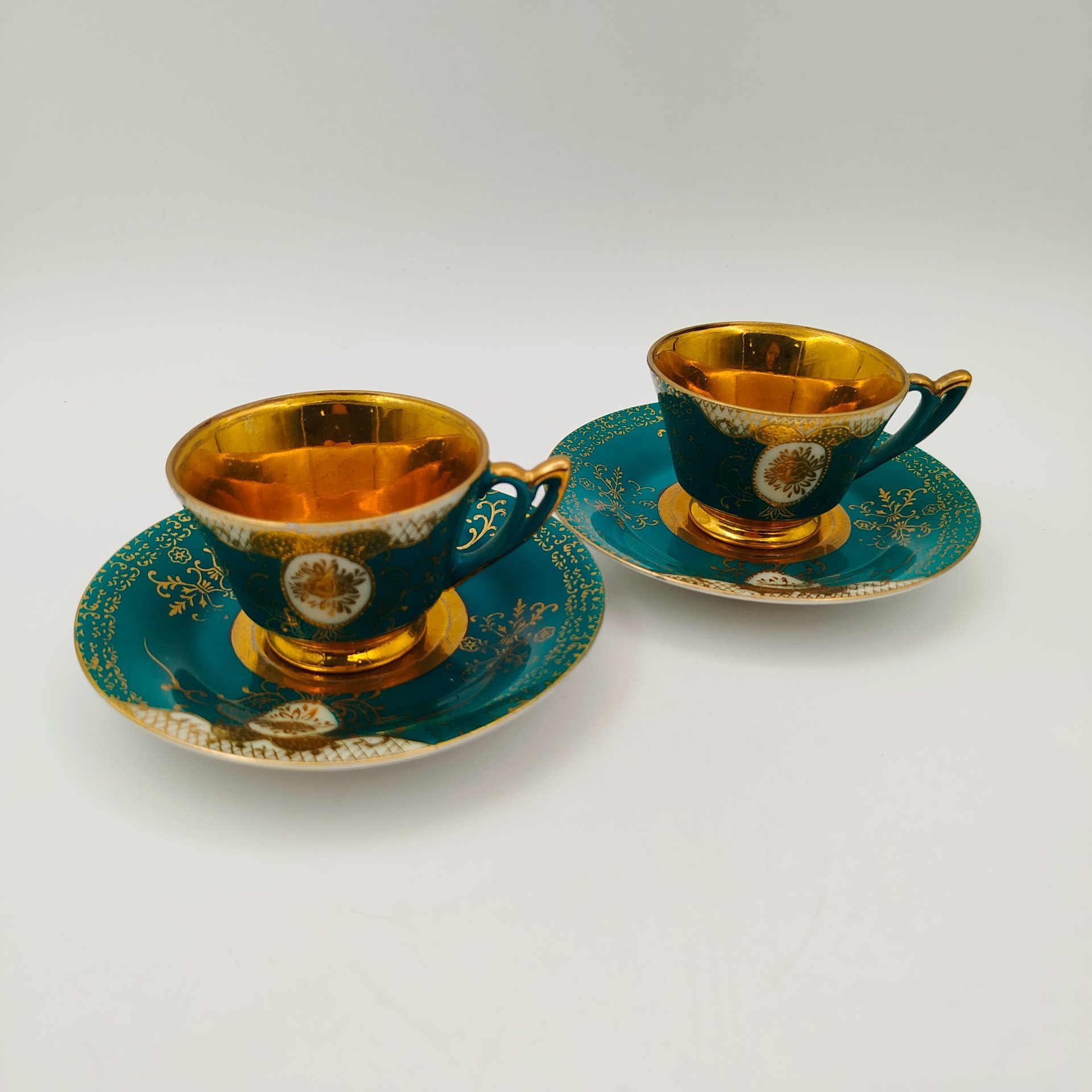 Набор из 2-х кофейных пар бирюзового оттенка с ажурным декором, фарфор, крытье, золочение, Западная Европа, 1960-1980 гг.