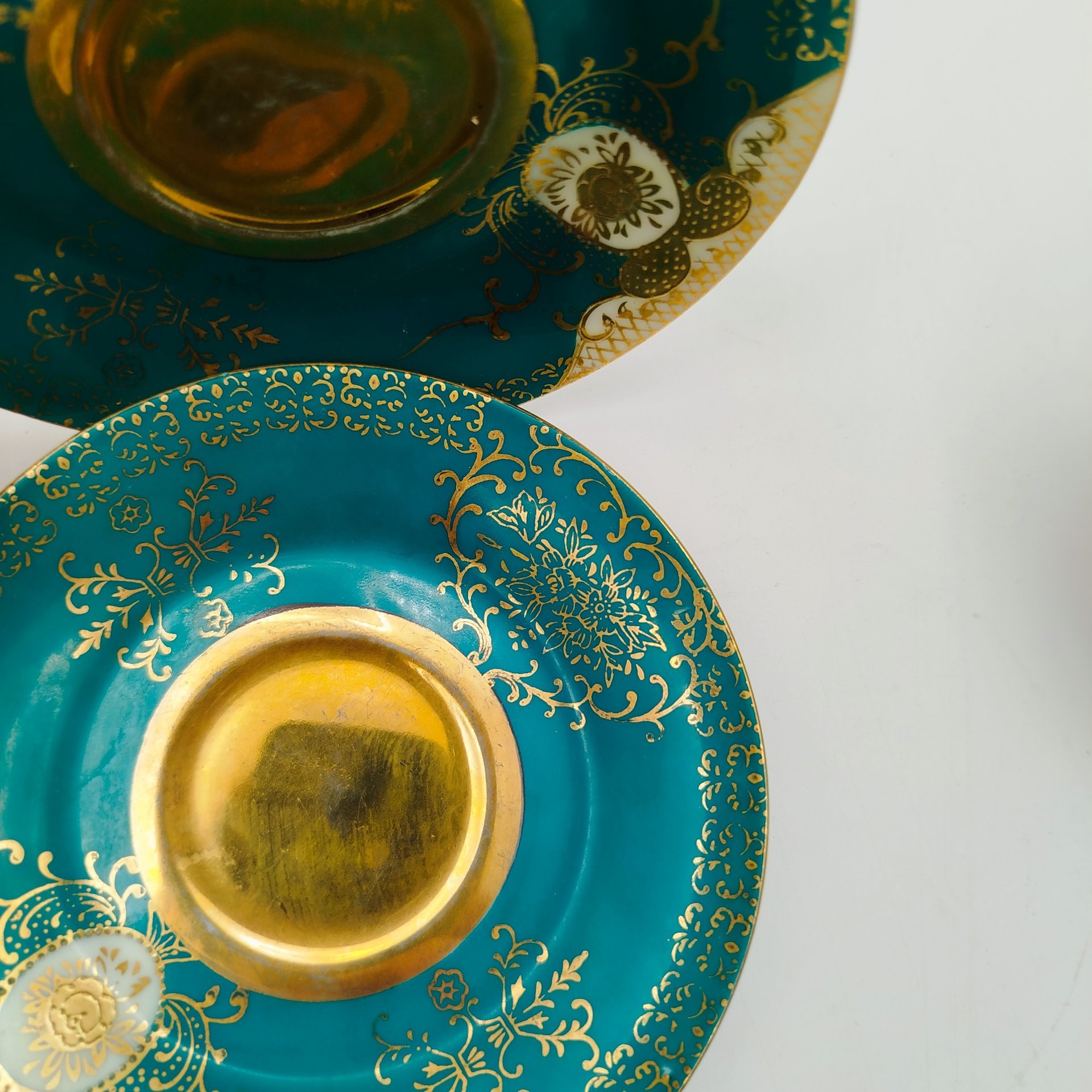 Набор из 2-х кофейных пар бирюзового оттенка с ажурным декором, фарфор, крытье, золочение, Западная Европа, 1960-1980 гг.