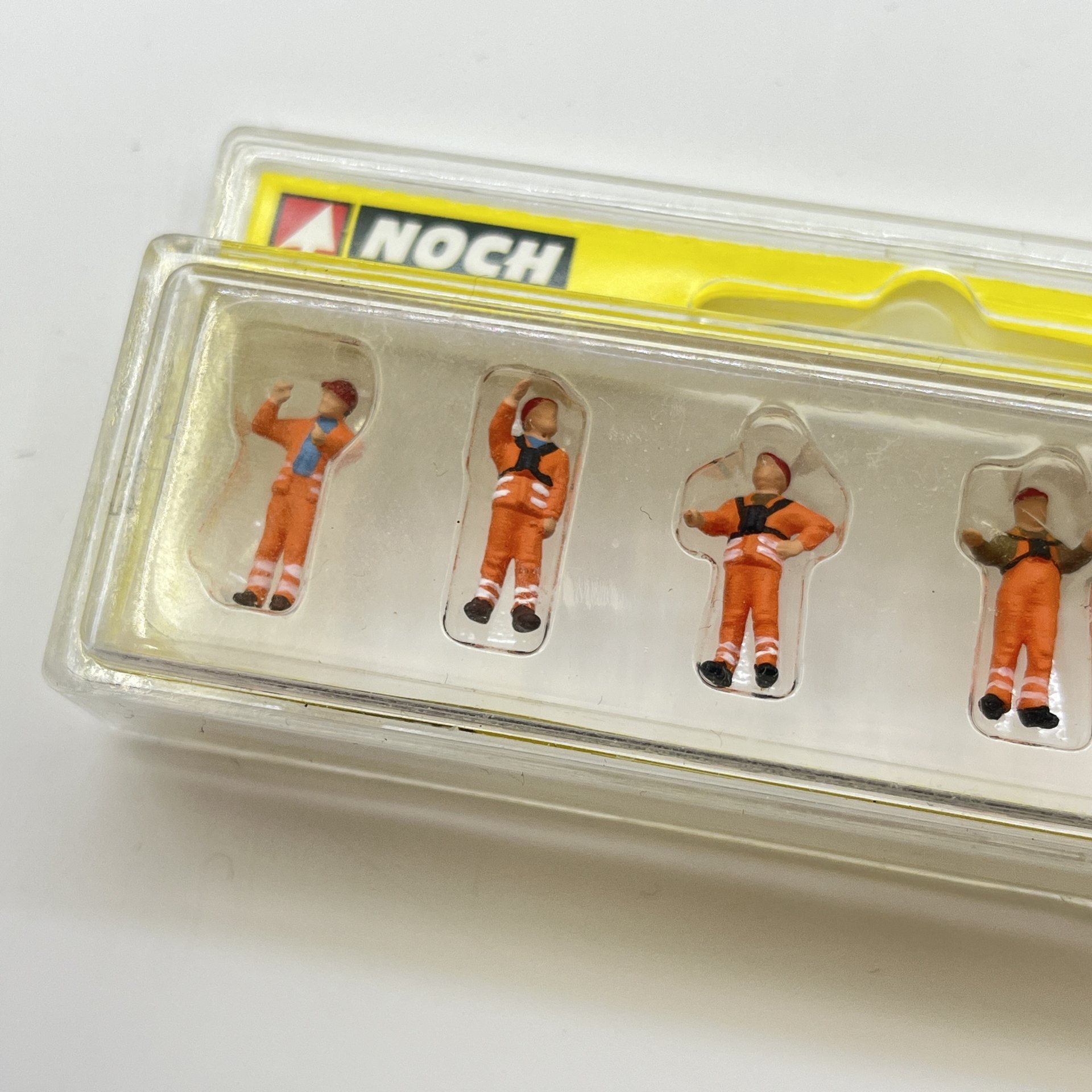 Набор Rangierpersonal (рабочие) в оригинальной упаковке для модели железной дороги, Noch, пластик, Германия, 1980-2000 гг.