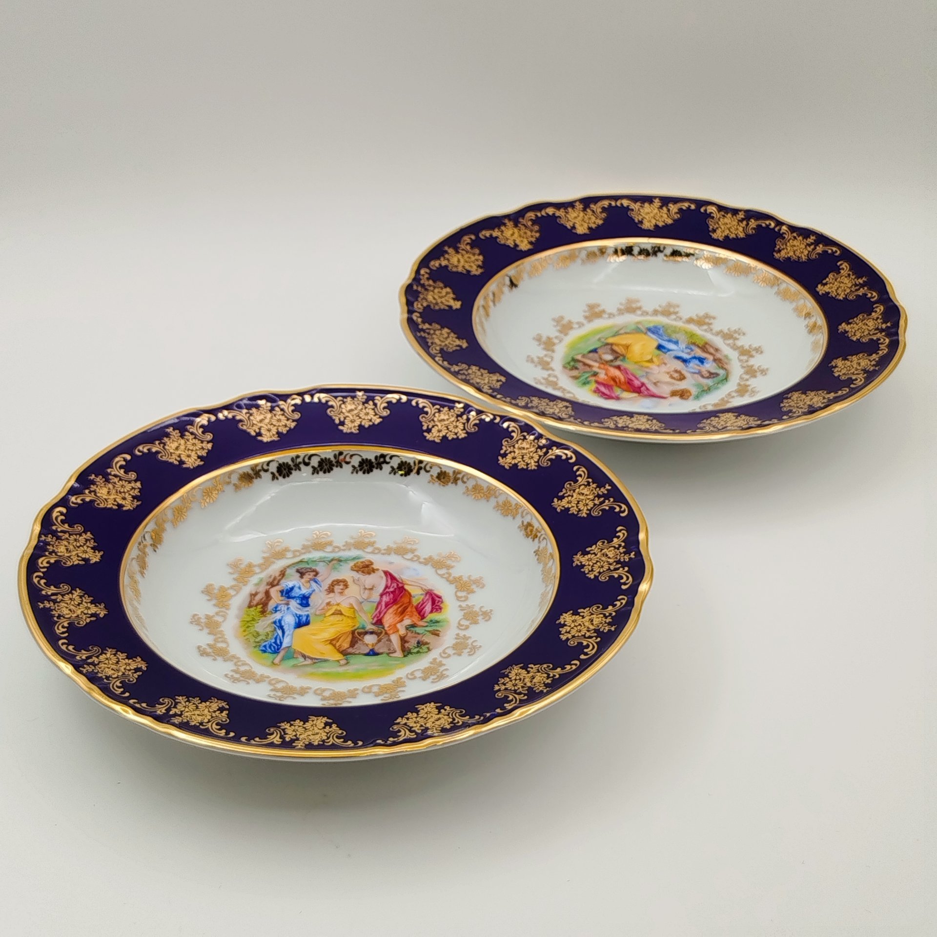 Набор суповых (глубоких) тарелок "Мадонна" на 6 персон, украшенных цветочным декором, фарфор, деколь, крытье, золочение, Thun (Тун), Чехия, 2000-2020 гг.