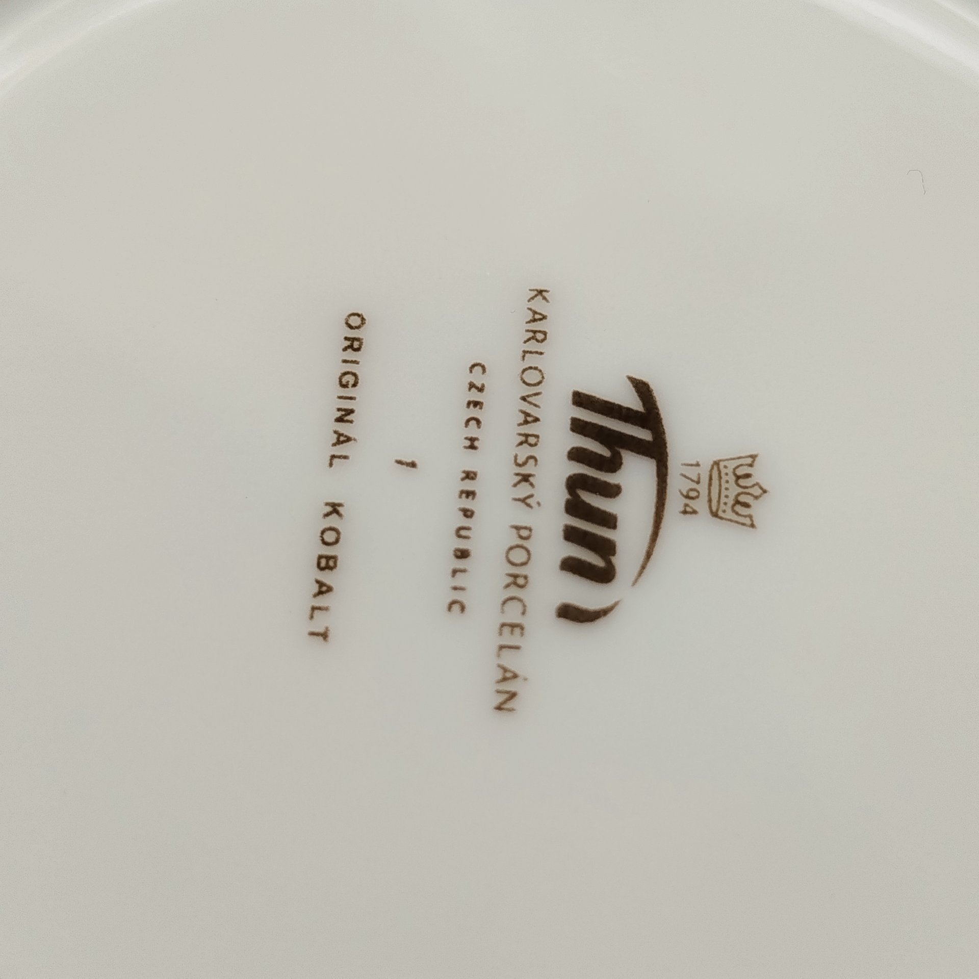 Набор суповых (глубоких) тарелок "Мадонна" на 6 персон, украшенных цветочным декором, фарфор, деколь, крытье, золочение, Thun (Тун), Чехия, 2000-2020 гг.