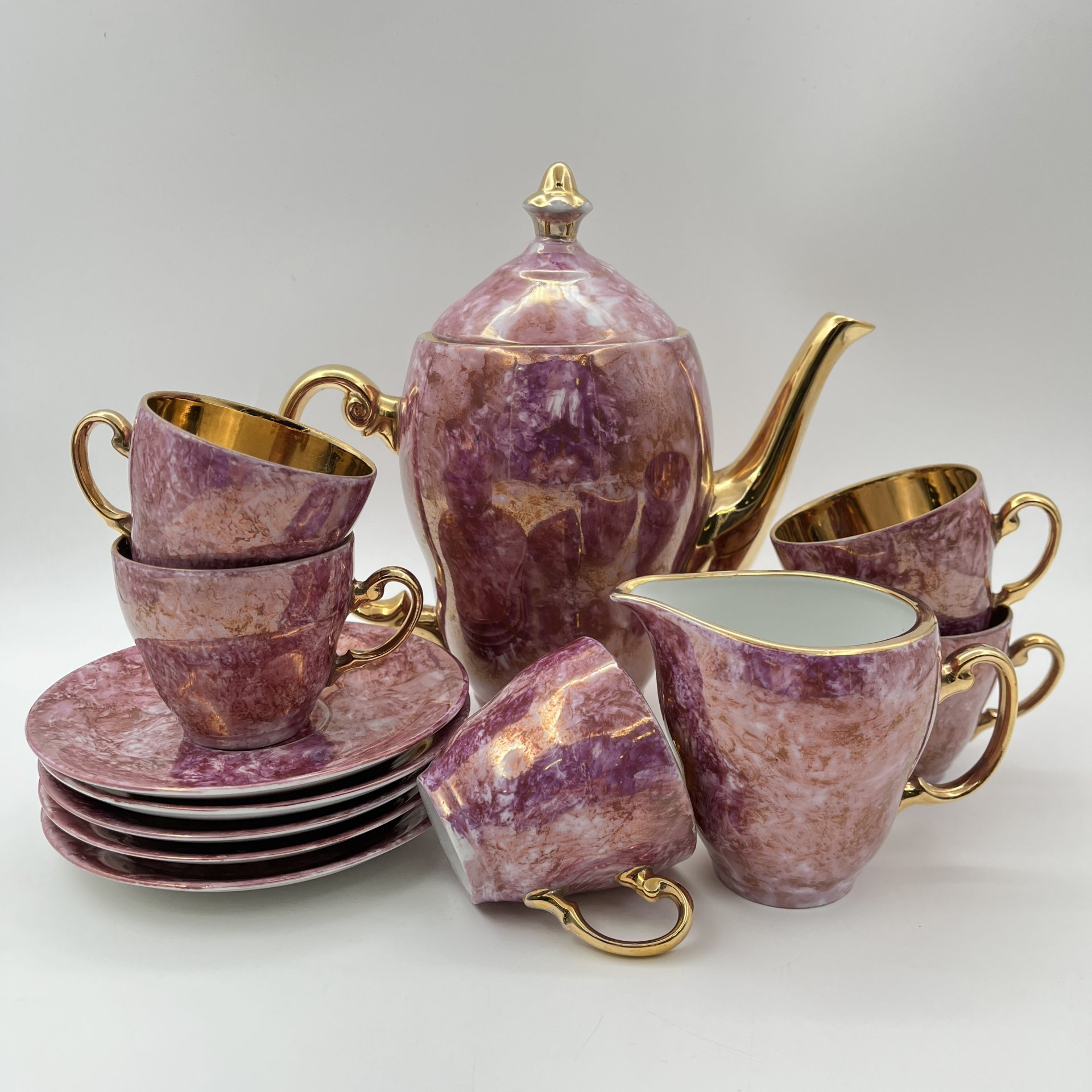 Сервиз кофейный на 5 персон (12 предметов), декорированный разводами фиолетового оттенка, фарфор, золочение, Wloclawek (Влоцлавская фаянсовая фабрика), Польша, 1973-1991 гг.