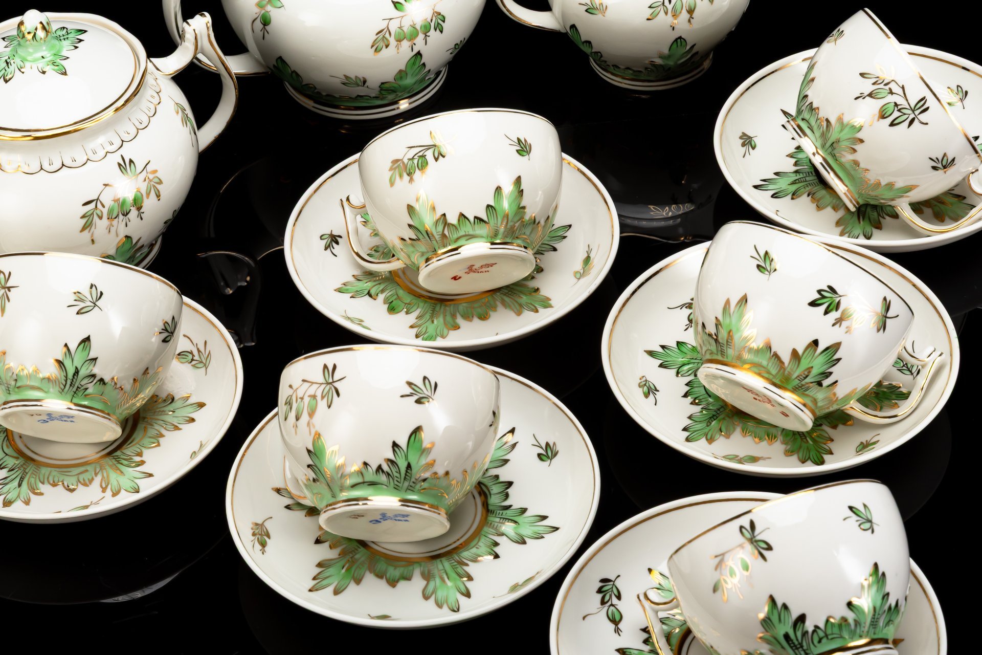 Сервиз чайный "Барбарис" (зеленый) на 6 персон(15 предметов), автор Е. П. Смирнов, фарфор, роспись, золочение, Дмитровский фарфоровый завод (ДФЗ Вербилки), СССР, 1954-1965 гг.