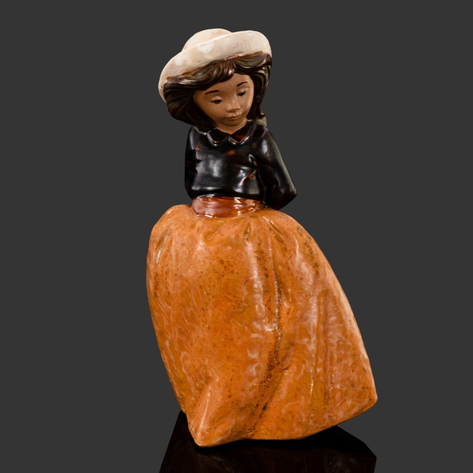 Статуэтка "Девушка в шляпке", искусственный камень, роспись, NAO Porcelain, Испания, 1987 г.