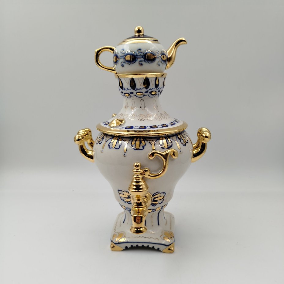Статуэтка "Самовар с заварочным чайником", фарфор, роспись, золочение, Объединение «Гжель», СССР, 1978-1982 гг.