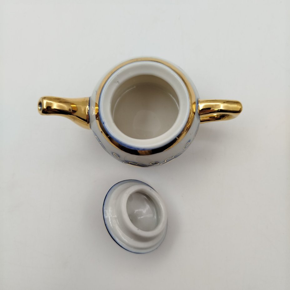 Статуэтка "Самовар с заварочным чайником", фарфор, роспись, золочение, Объединение «Гжель», СССР, 1978-1982 гг.