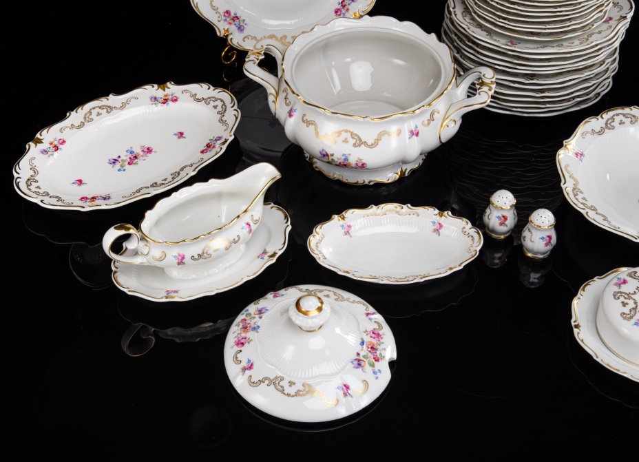 Сервиз столовый (обеденный) с цветочным декором на 12 персон (46 предметов), фарфор, деколь, золочение, Reichenbach (Райхенбах), Reichenbach (Райхенбах)
