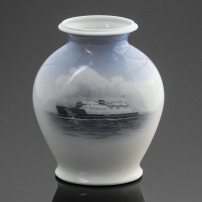 Ваза "Лайнер Broen", фарфор, роспись, Royal Copenhagen, Дания, 1961 г.