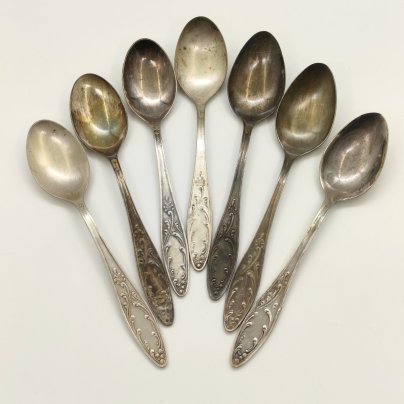 Набор из семи десертных ложек с растительным декором (в подборе), мНЦ (медь-никель-цинк), Кольчугинский завод цветных металлов, СССР, 1960-1990 гг.