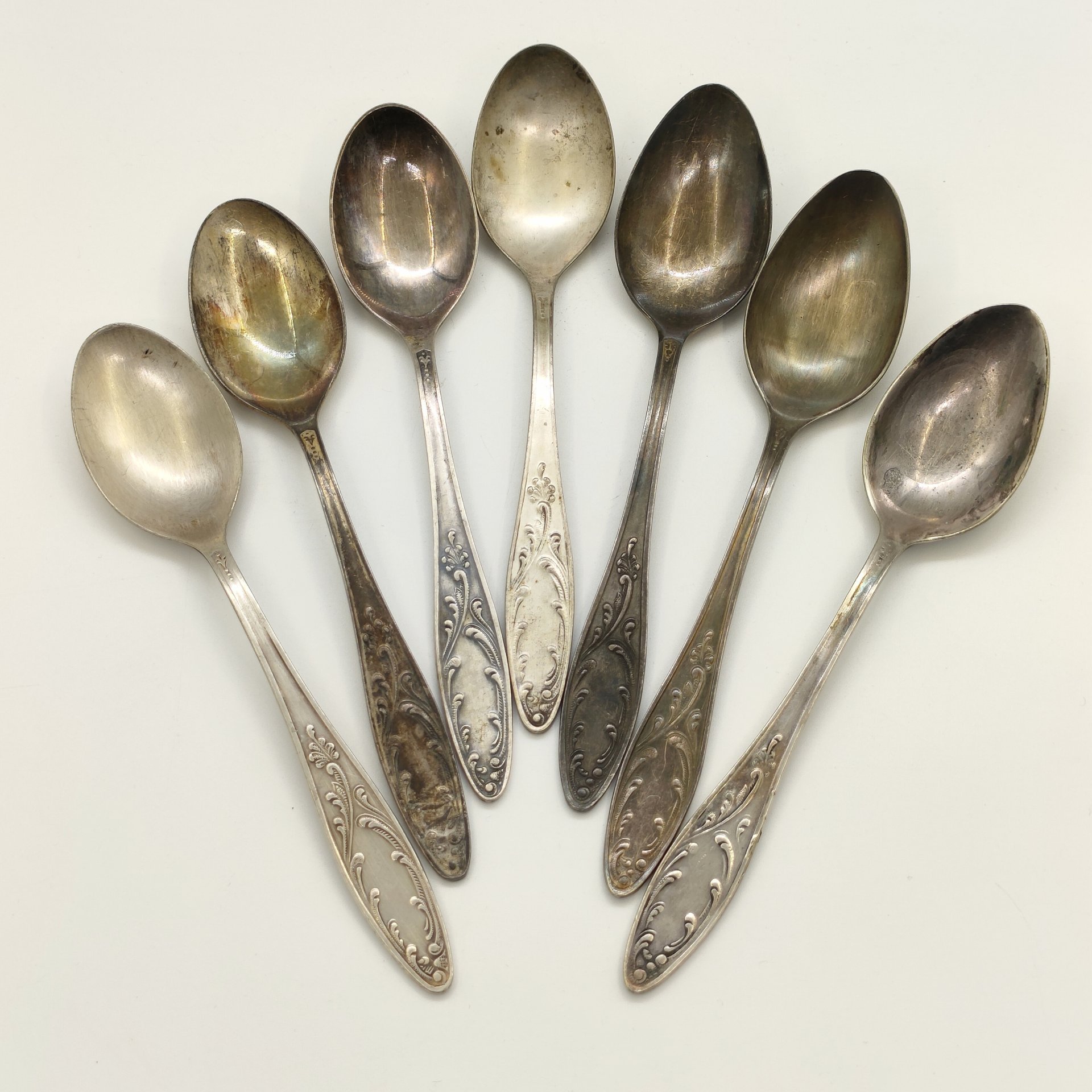 Набор из семи десертных ложек с растительным декором (в подборе), мНЦ (медь-никель-цинк), Кольчугинский завод цветных металлов, СССР, 1960-1990 гг.
