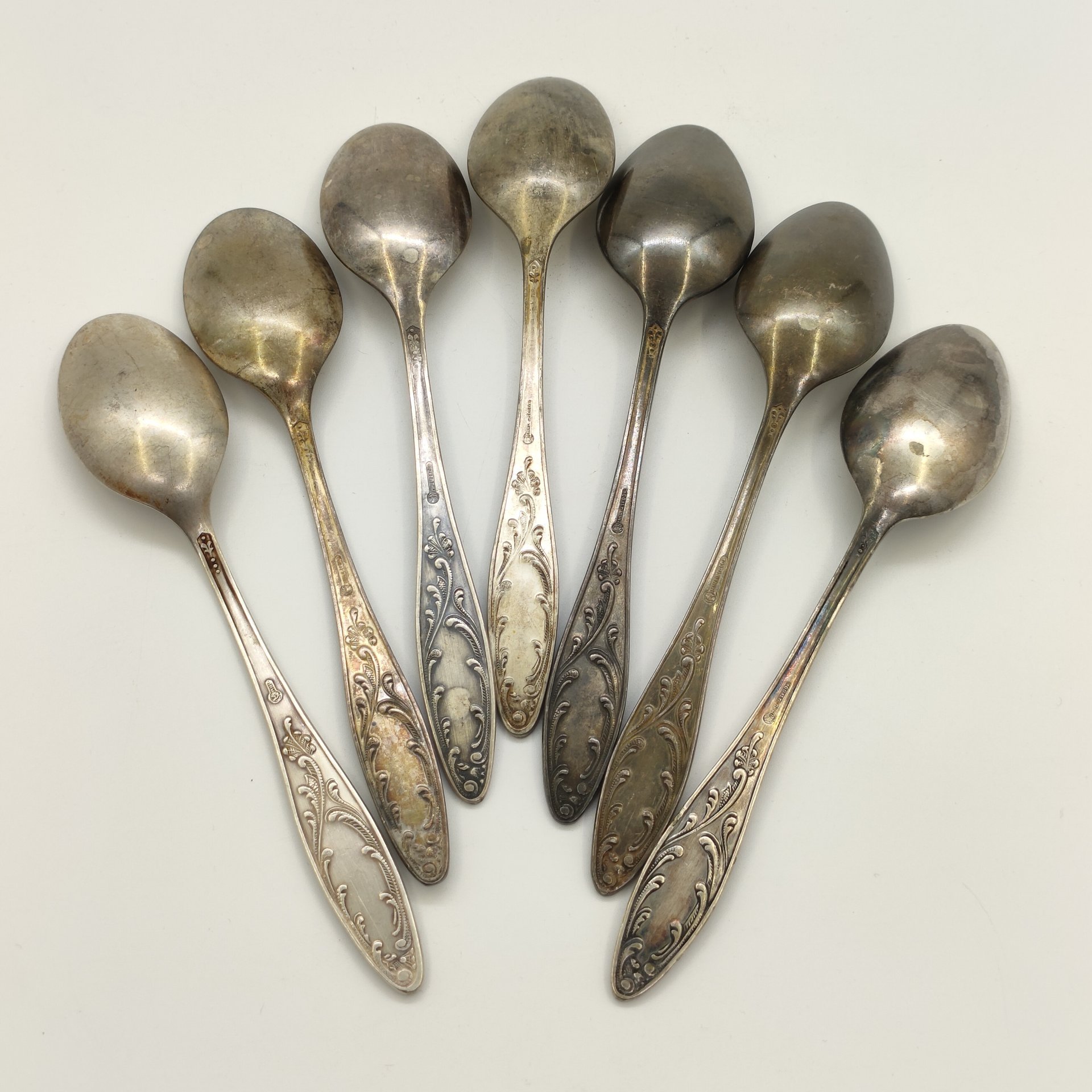Набор из семи десертных ложек с растительным декором (в подборе), мНЦ (медь-никель-цинк), Кольчугинский завод цветных металлов, СССР, 1960-1990 гг.