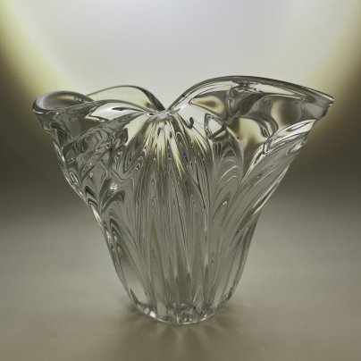 Ваза "Тюльпан", автор Х.М. Пыльд, хрусталь, прессование, свободное моделирование, Ленинградский завод художественного стекла (ЛЗХС), СССР, 1970-1980 гг.