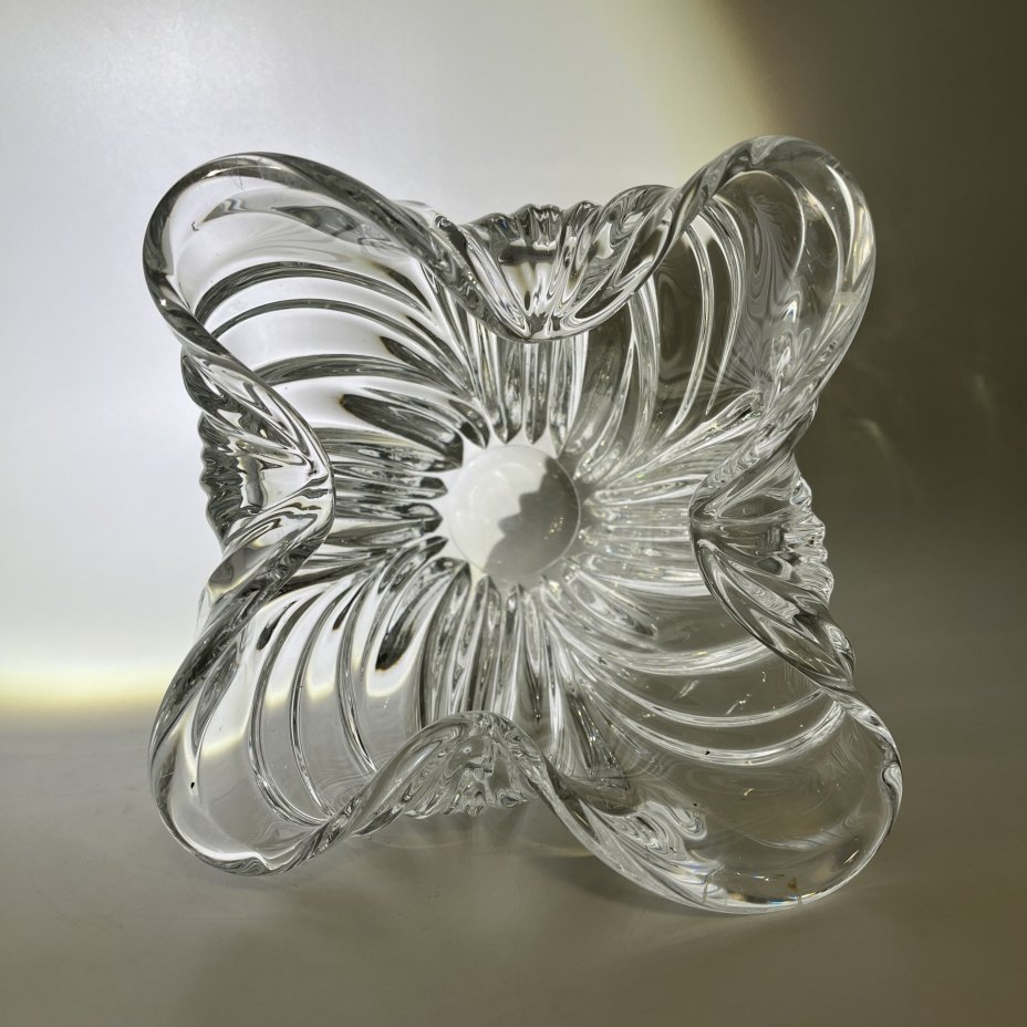 Ваза "Тюльпан", автор Х.М. Пыльд, хрусталь, прессование, свободное моделирование, Ленинградский завод художественного стекла (ЛЗХС), СССР, 1970-1980 гг.