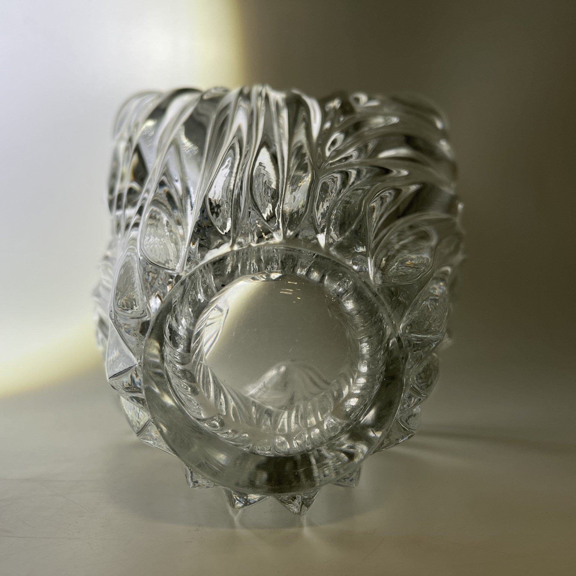 Ваза "Тюльпан", автор Х.М. Пыльд, хрусталь, прессование, свободное моделирование, Ленинградский завод художественного стекла (ЛЗХС), СССР, 1970-1980 гг.