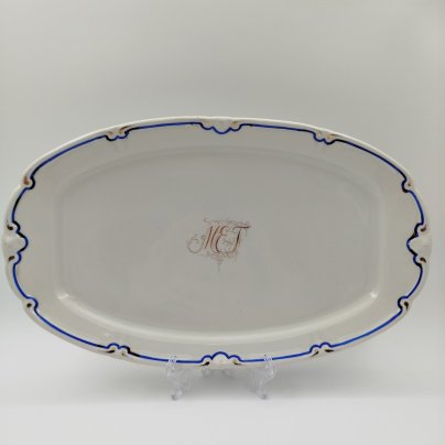 Блюдо сервировочное, украшенное монограммой "МЕГ", фарфор, золочение, СССР, 1920-1930 гг.