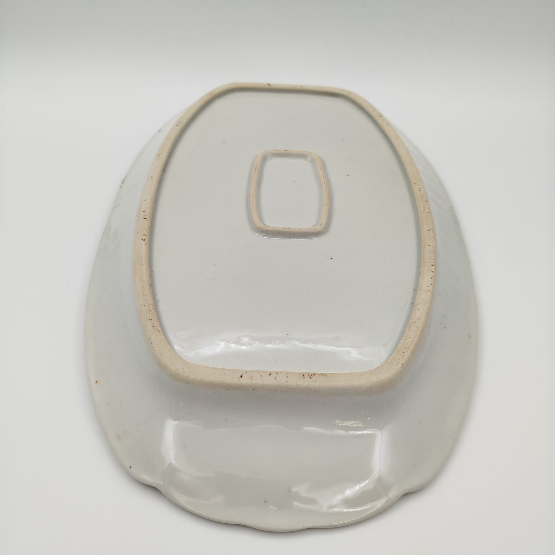 Блюдо сервировочное, украшенное монограммой "МЕГ", фарфор, золочение, СССР, 1920-1930 гг.