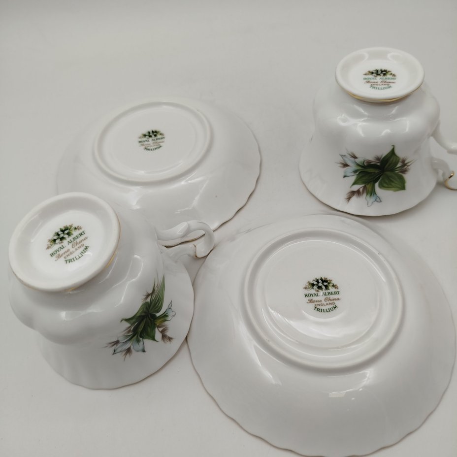 Набор чайных пар на 2 персоны (дуэт) с нежным цветочным декором "Trillium", Royal Albert
