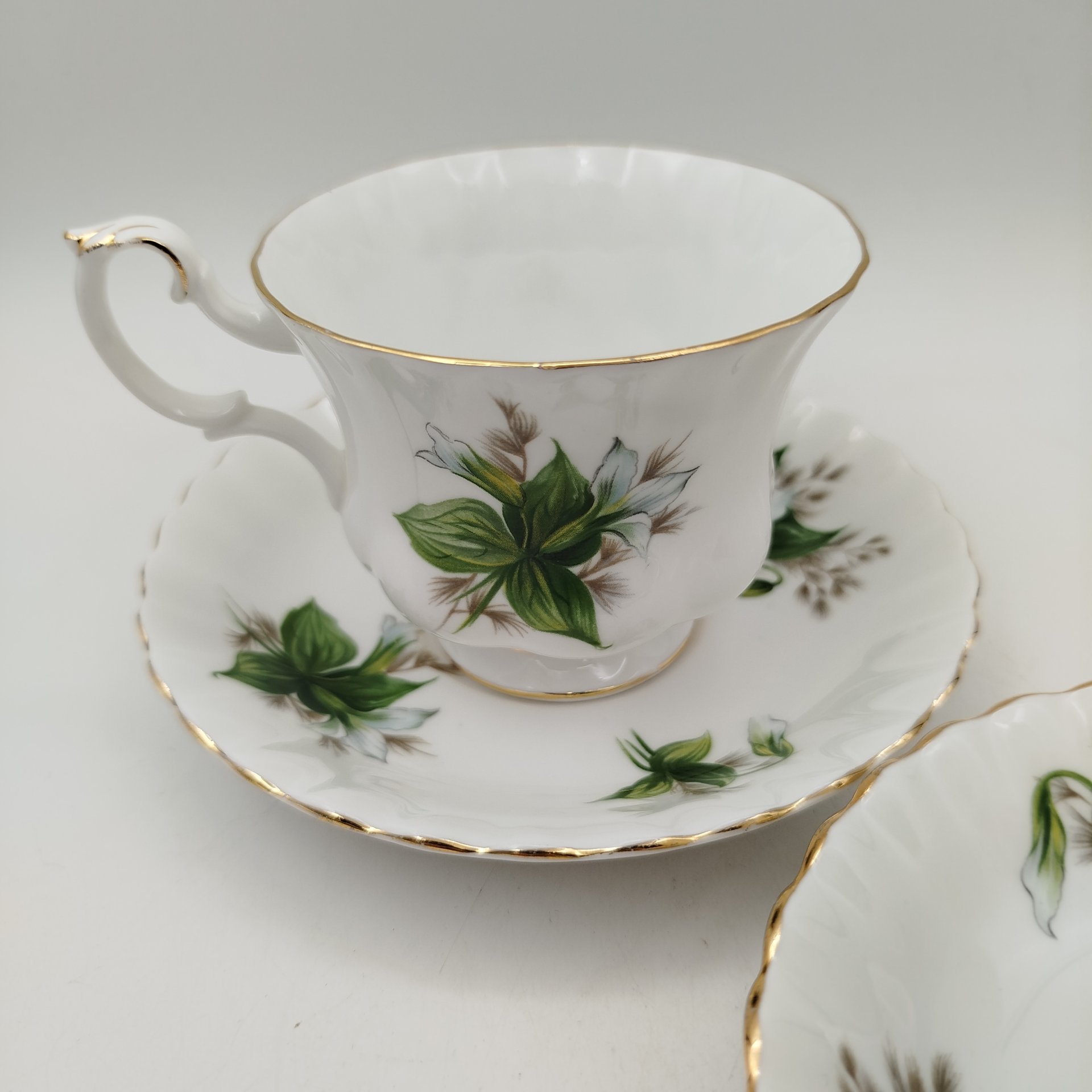 Набор чайных пар на 2 персоны (дуэт) с нежным цветочным декором "Trillium", Royal Albert