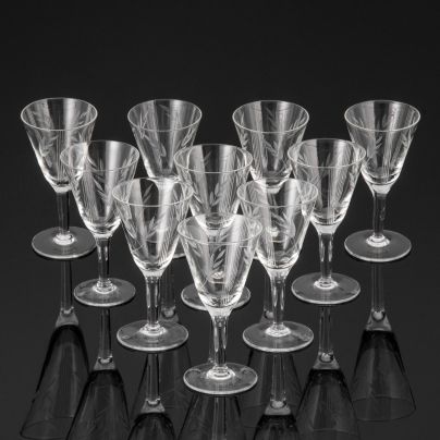 Набор фужеров изящной формы для подачи крепленого вина на 10 персон, украшенных растительным декором в виде колосьев, ручная работа, стекло, резьба