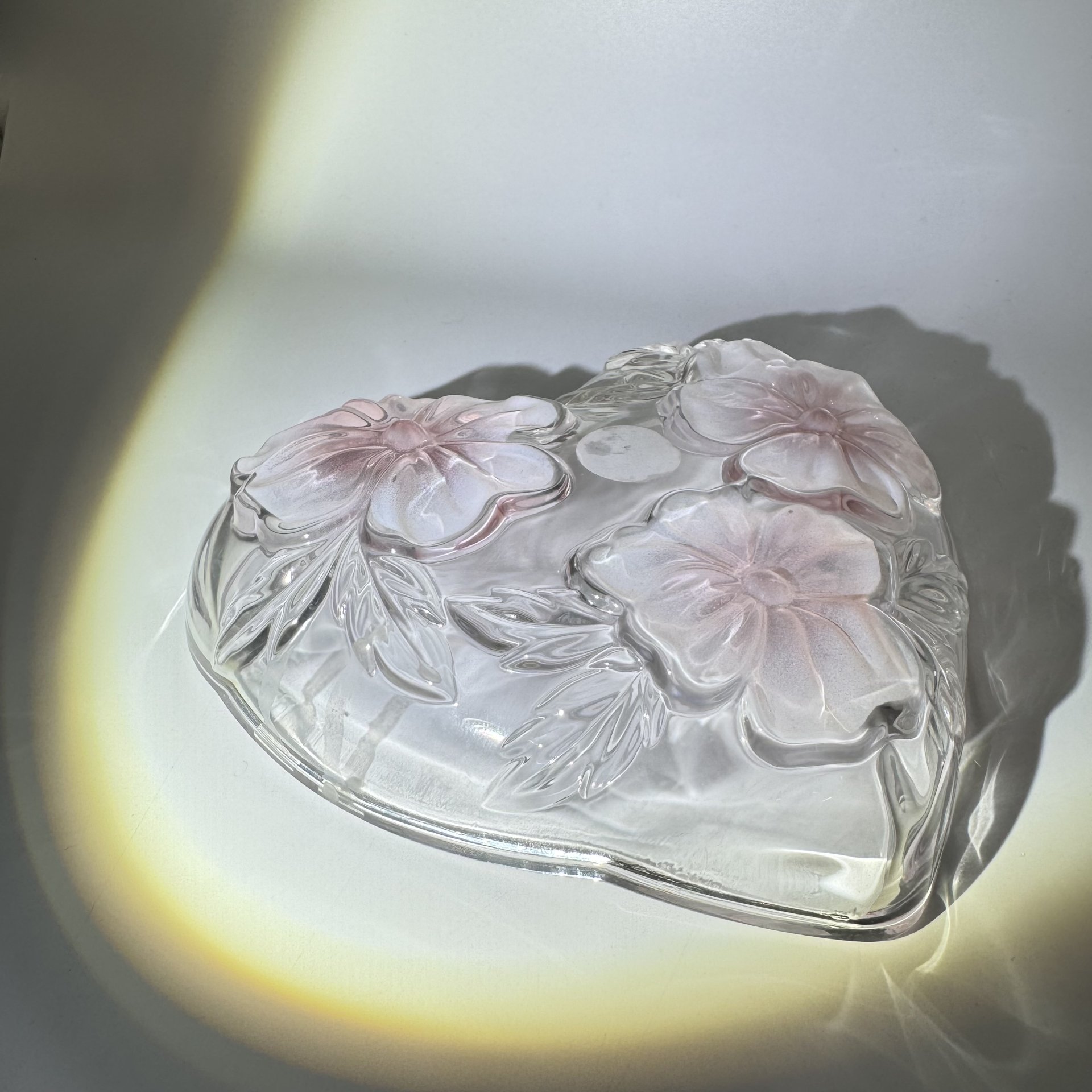 Конфетница с цветочным рельефным декором в форме сердца, Walther Glas