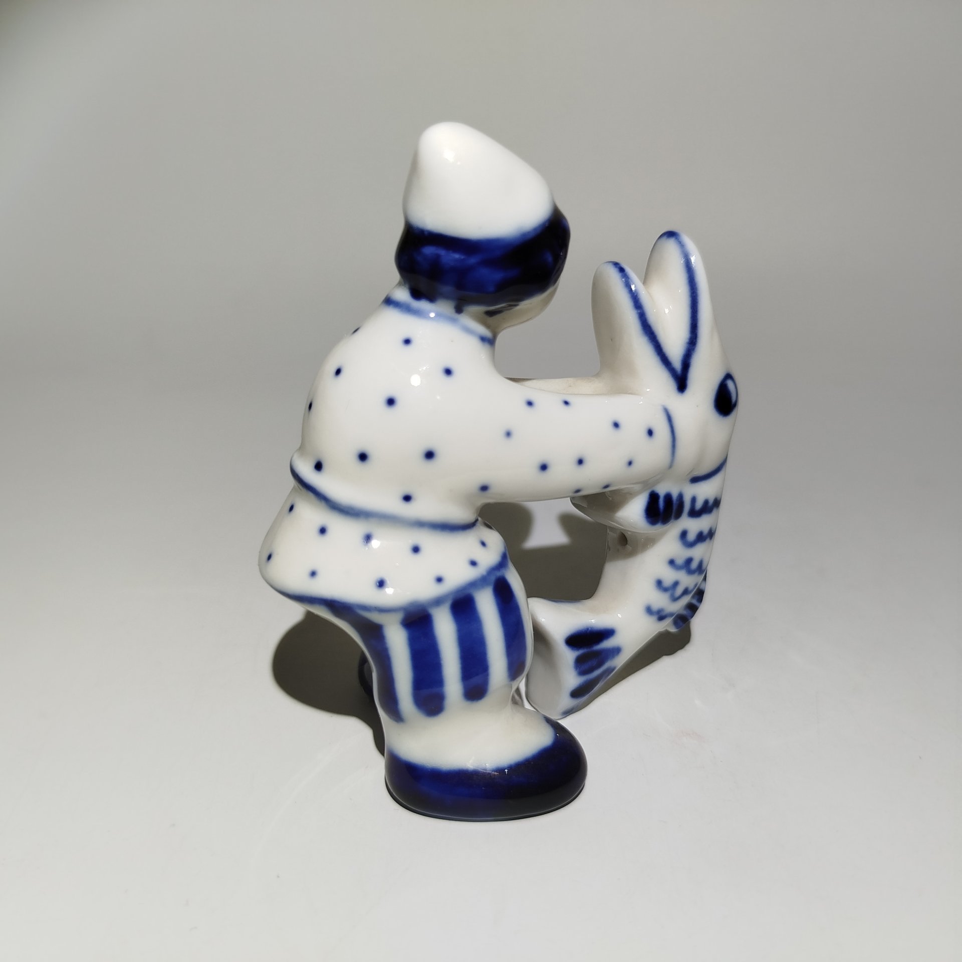 Статуэтка "Емеля с щукой", автор В.А. Петров, фарфор, роспись, СССР, 1970-1990 гг.