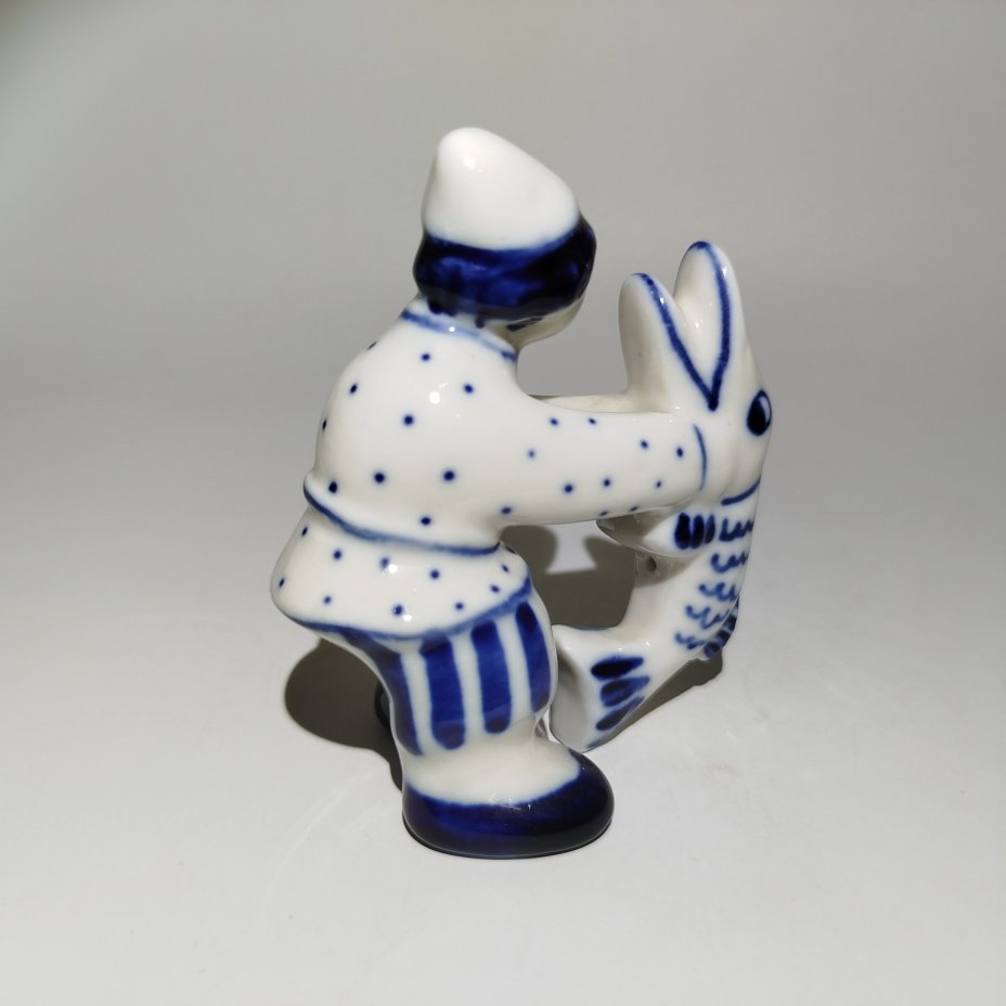 Статуэтка "Емеля с щукой", автор В.А. Петров, фарфор, роспись, СССР, 1970-1990 гг.