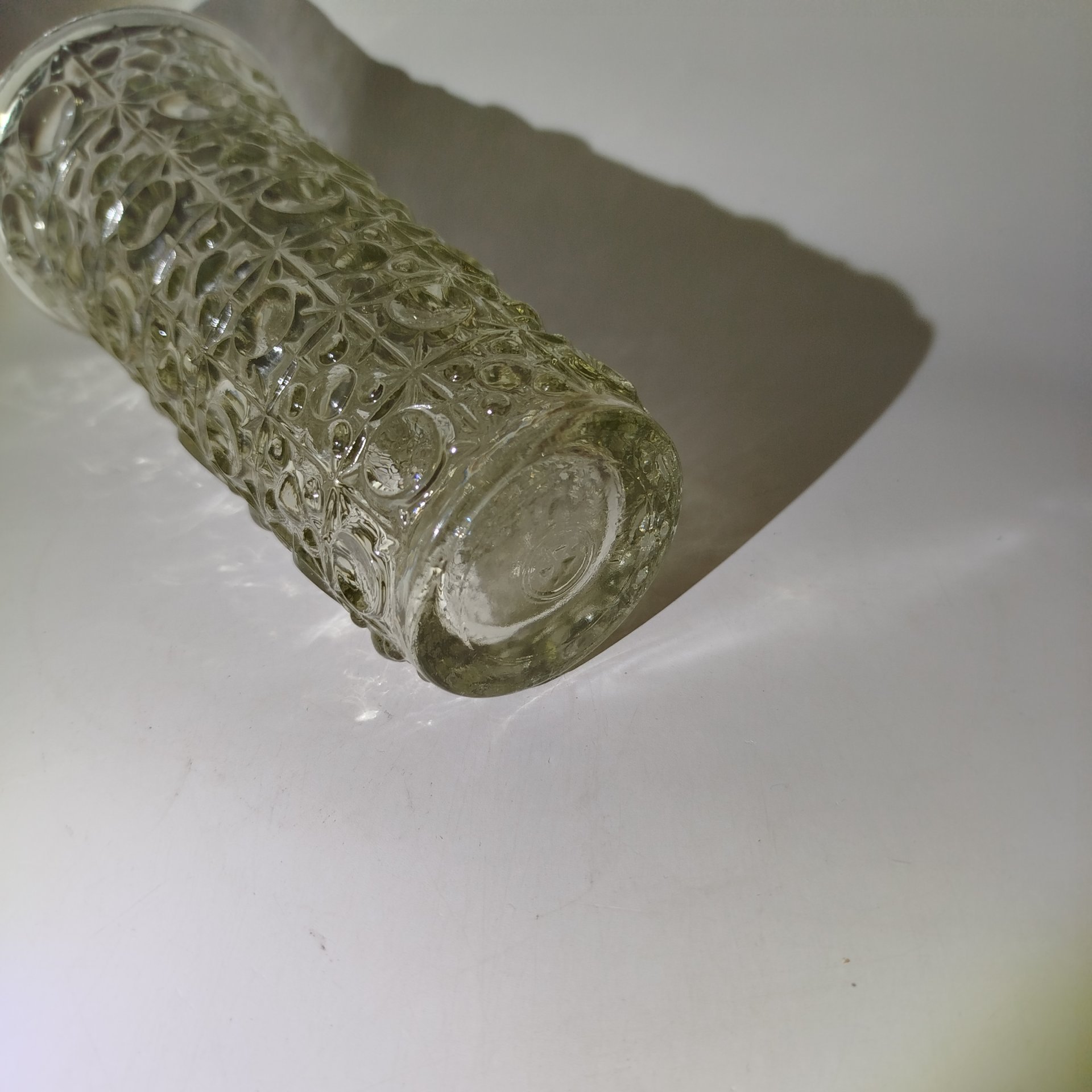 Ваза для цветов с рельефным геометрическим декором, стекло, Уршельский стеклозавод имени 10-й годовщины Октября, СССР, 1960-1980 гг.