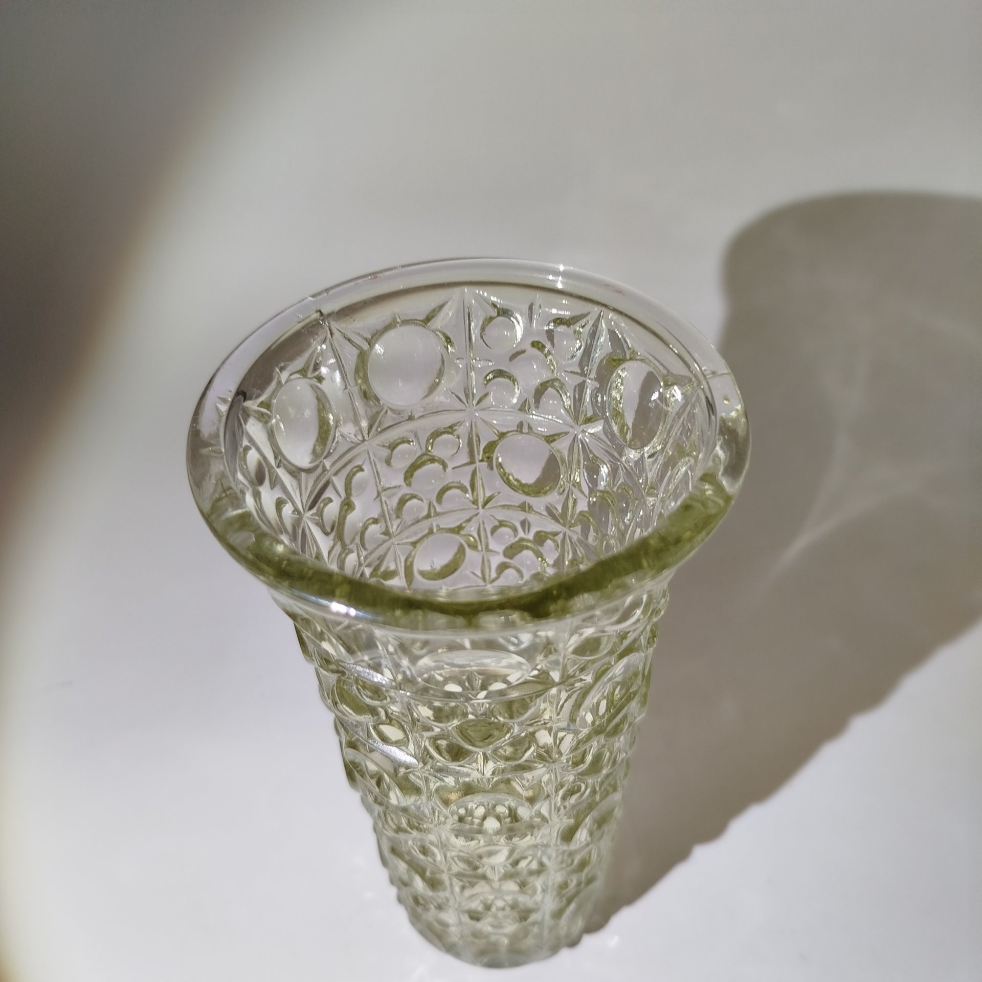 Ваза для цветов с рельефным геометрическим декором, стекло, Уршельский стеклозавод имени 10-й годовщины Октября, СССР, 1960-1980 гг.