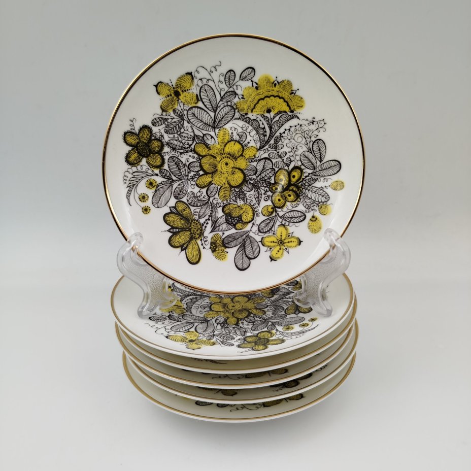 Набор из шести чайных пар "Русское кружево", автор формы "Волна" Криммер Э.М., автор рисунка Беспалова-Михалева Т.Н., фарфор, деколь, золочение, Ленинградский фарфоровый завод (ЛФЗ), СССР, 1970-1992 гг.