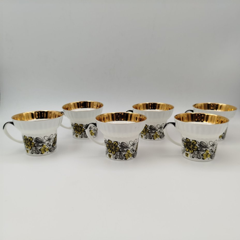Набор из шести чайных пар "Русское кружево", автор формы "Волна" Криммер Э.М., автор рисунка Беспалова-Михалева Т.Н., фарфор, деколь, золочение, Ленинградский фарфоровый завод (ЛФЗ), СССР, 1970-1992 гг.