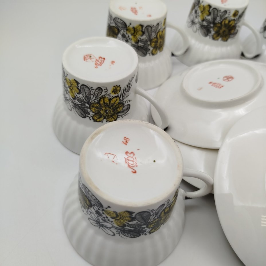 Набор из шести чайных пар "Русское кружево", автор формы "Волна" Криммер Э.М., автор рисунка Беспалова-Михалева Т.Н., фарфор, деколь, золочение, Ленинградский фарфоровый завод (ЛФЗ), СССР, 1970-1992 гг.