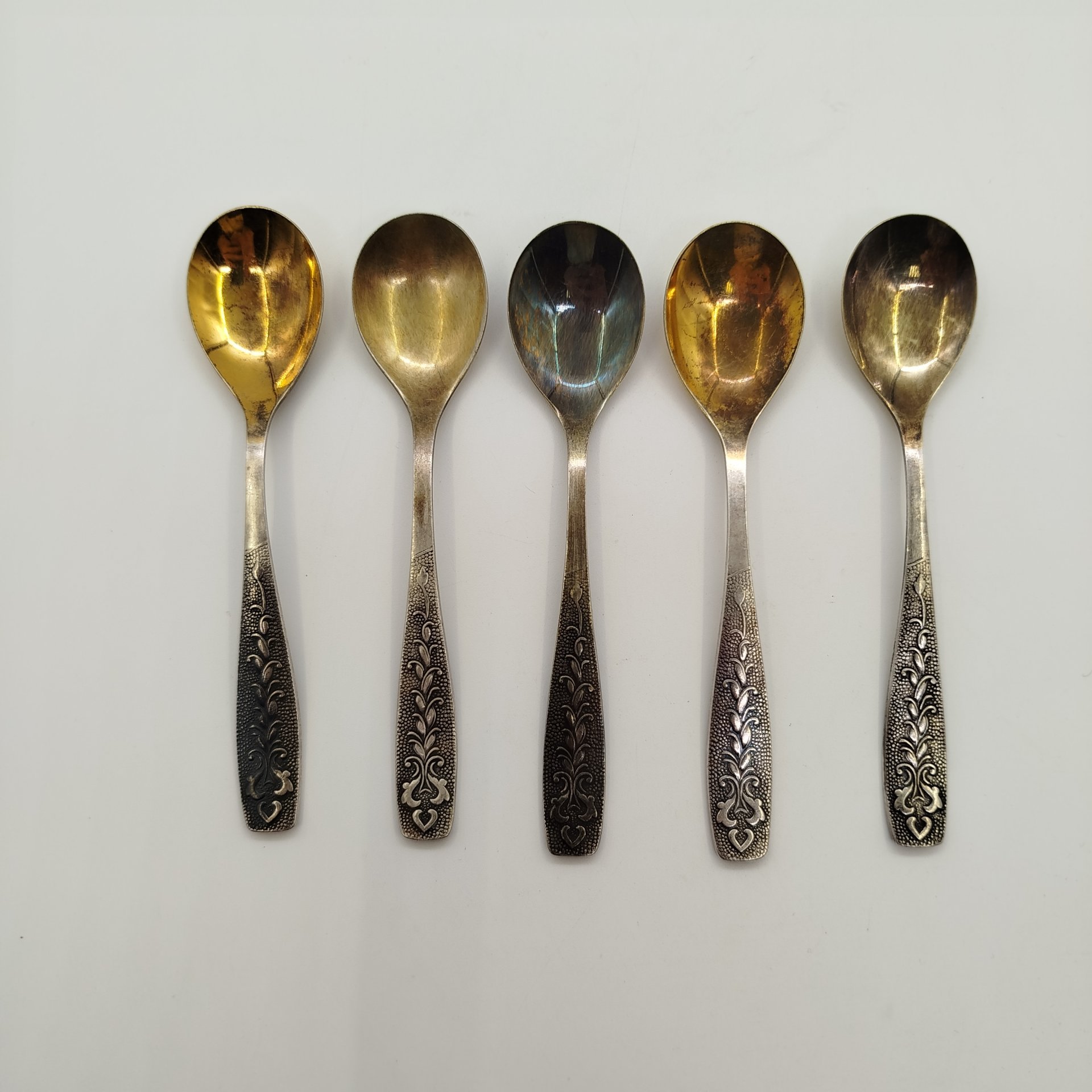 Набор из пяти чайных ложек, мНЦ (медь-никель-цинк), золочение, Завод «Кристалл», г. Орджоникидзе, СССР, 1974-1990 гг.
