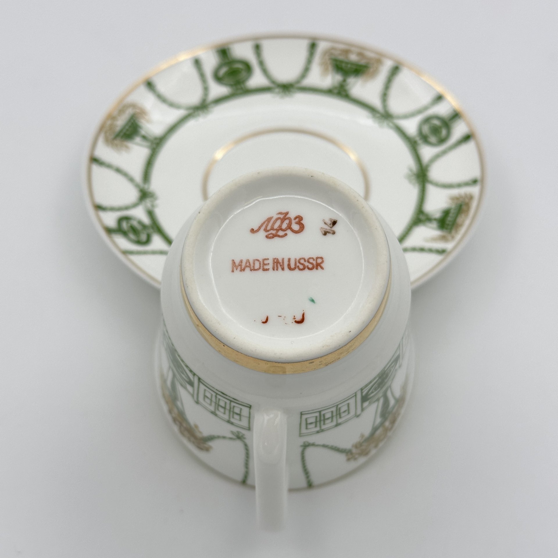 Пара кофейная с декором в виде гирлянд и вазонов, Ленинградский фарфоровый завод (ЛФЗ)