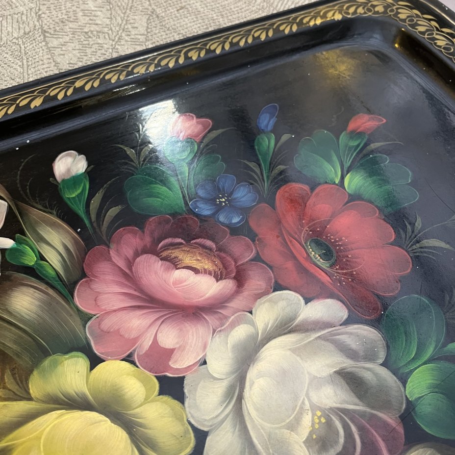 Поднос прямоугольной формы с расписным цветным декором, жесть, роспись, Жостовская фабрика декоративной росписи, СССР, 1960-1980 гг.