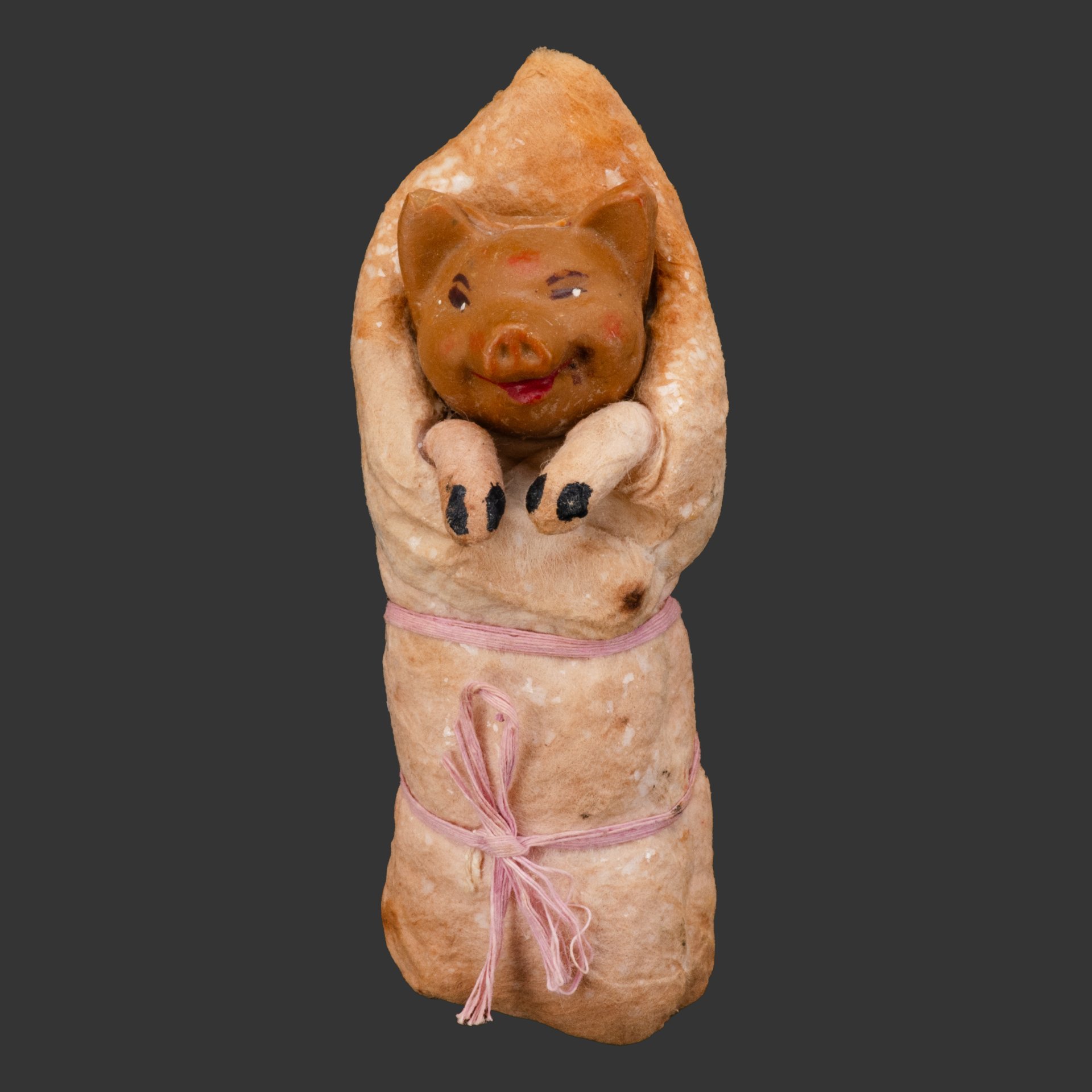 Елочная игрушка "Поросенок в конверте", вата, мастика, клейстер, роспись, СССР, 1930-1950 гг.