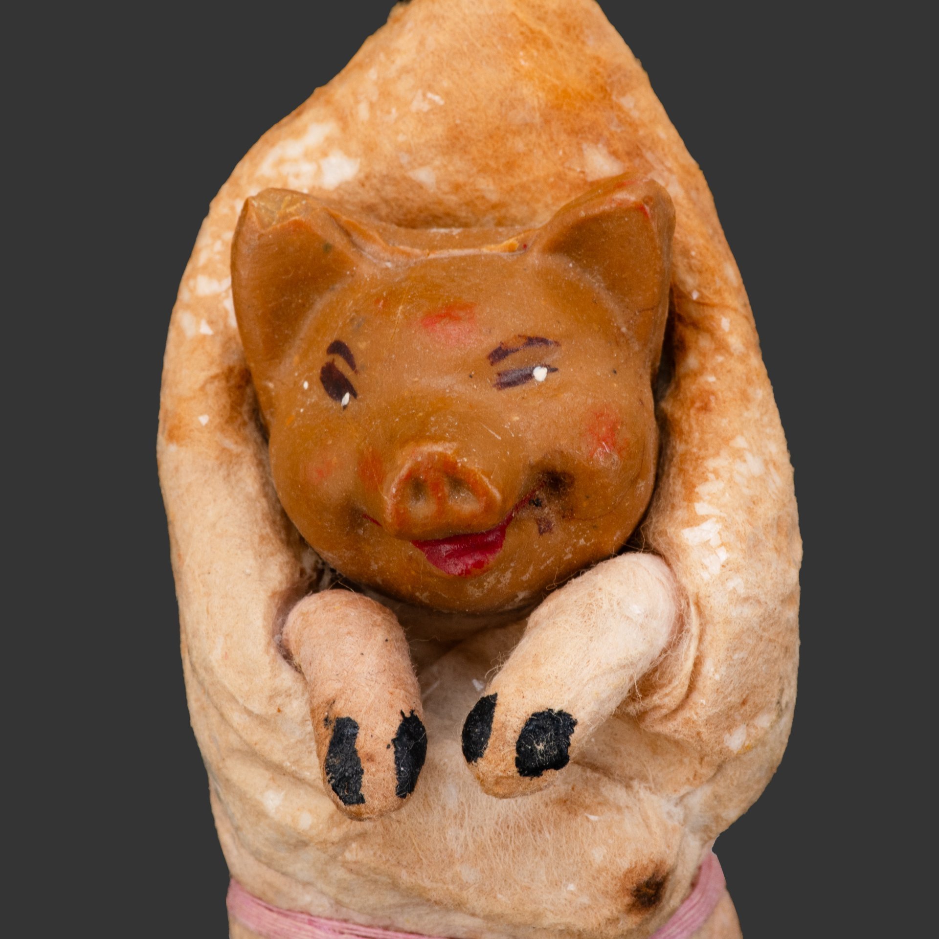 Елочная игрушка "Поросенок в конверте", вата, мастика, клейстер, роспись, СССР, 1930-1950 гг.