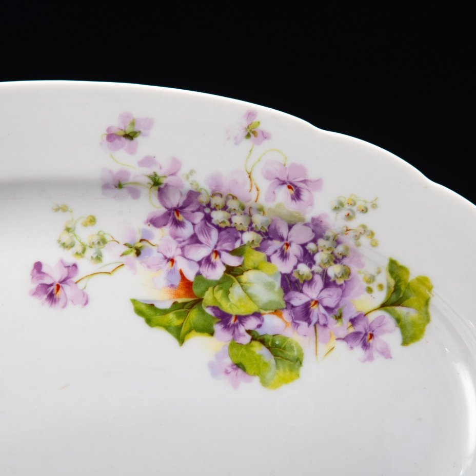 Блюдо овальной формы с цветочным декором, фарфор, деколь, Товарищество М.С. Кузнецова в Москве, Российская империя, 1891-1917 гг.