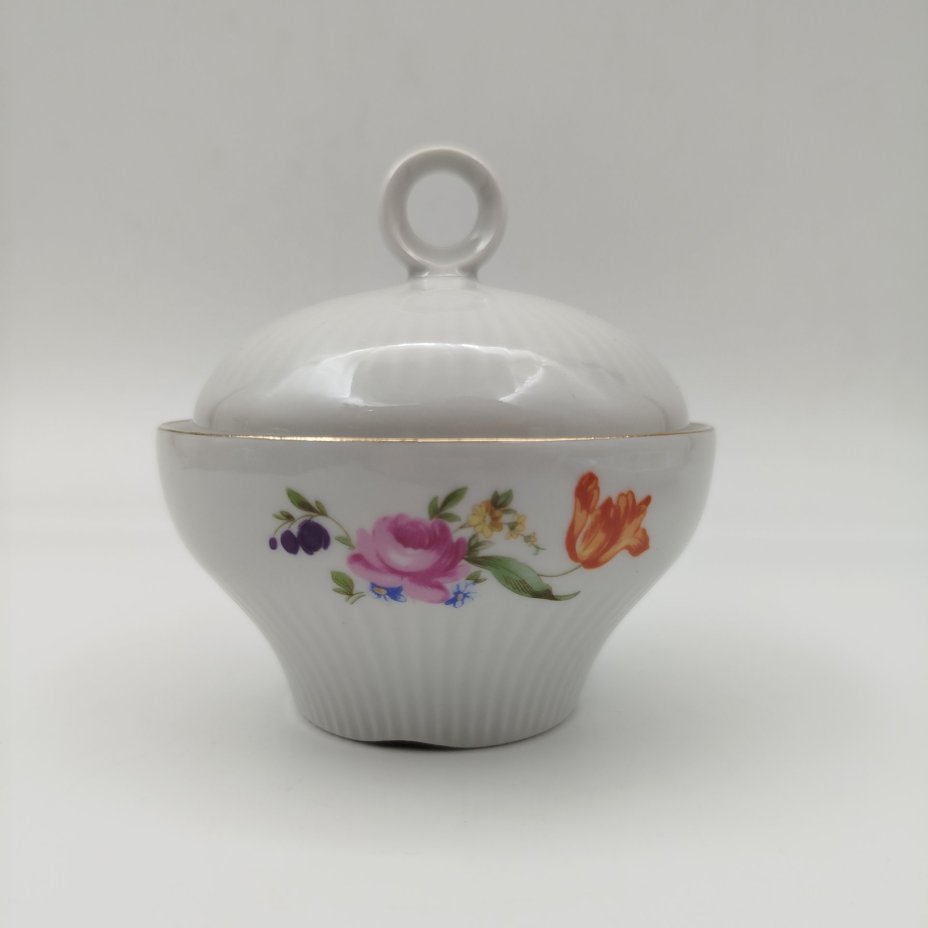 Сахарница с цветочным декором, фарфор, деколь, золочение, Graf Von Henneberg Porzellan, 1777 Jlmenau, Германия, 1973-1990 гг., Graf Von Henneberg Porzellan