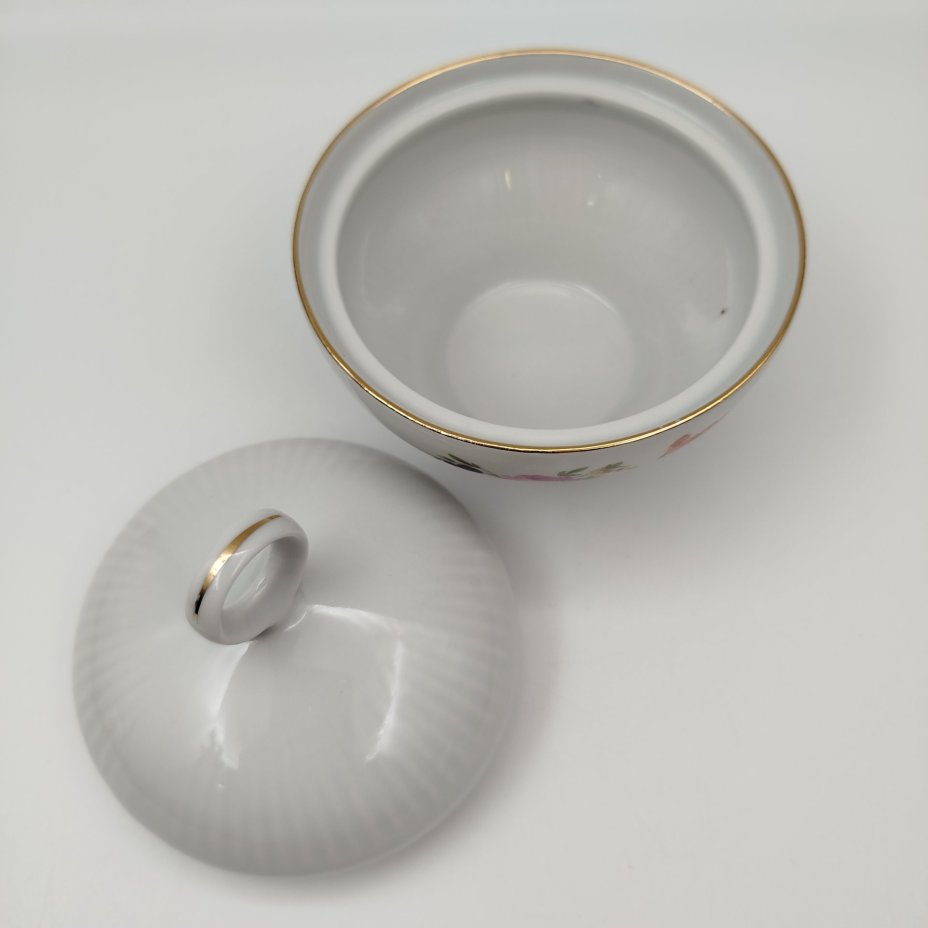 Сахарница с цветочным декором, фарфор, деколь, золочение, Graf Von Henneberg Porzellan, 1777 Jlmenau, Германия, 1973-1990 гг., Graf Von Henneberg Porzellan