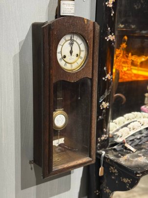 Часы настенные в фигурном корпусе (марка "Le Roi à Paris"), ключ в комплекте, дерево, металл, стекло, Германия, 1890-1910 гг.