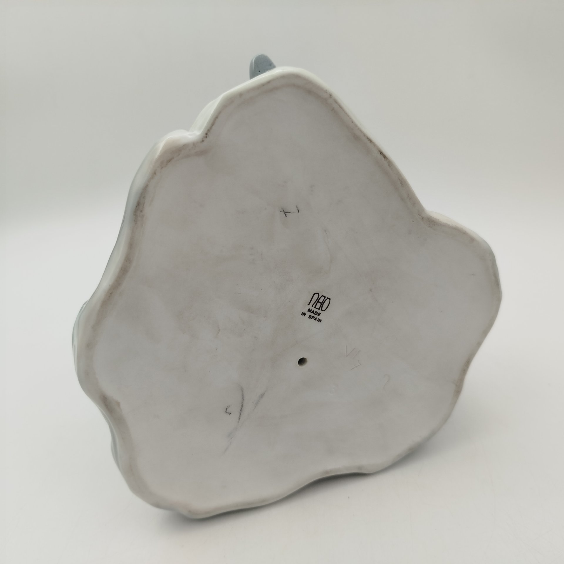 Статуэтка "Девушка и розовый куст", фарфор, роспись, NAO Porcelain, Испания, 1980-2000 гг.