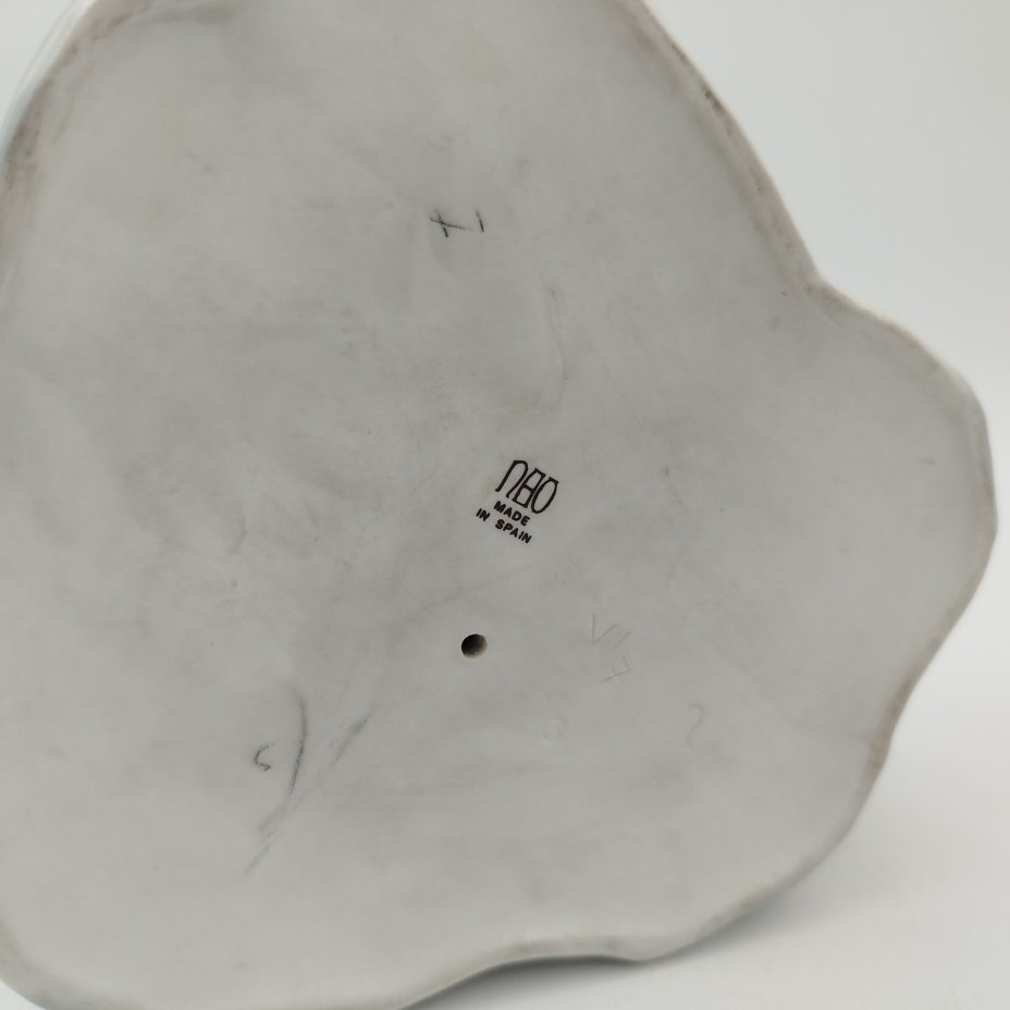 Статуэтка "Девушка и розовый куст", фарфор, роспись, NAO Porcelain, Испания, 1980-2000 гг.