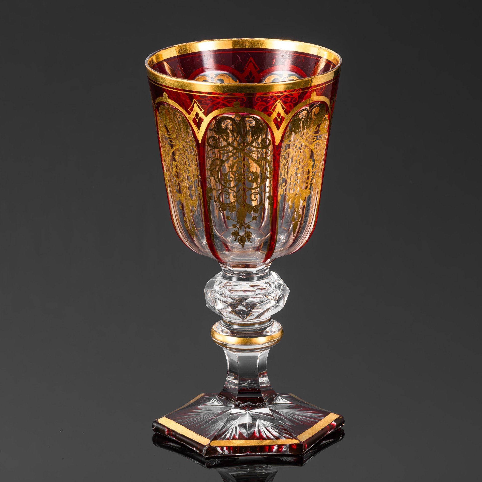 Бокал (кубок) в готическом стиле, хрусталь, резьба, нацвет, золочение, Западная Европа, 1890-1920 гг.